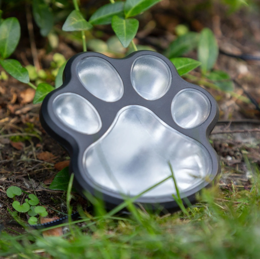 Pachet 8 Lămpi Solare Exterior Model Lăbuță de Animale, LED Lumină Caldă, Incarcare 100% Solară, Ideal pentru Gazon, Alei, Curte și Iubitori de Animale