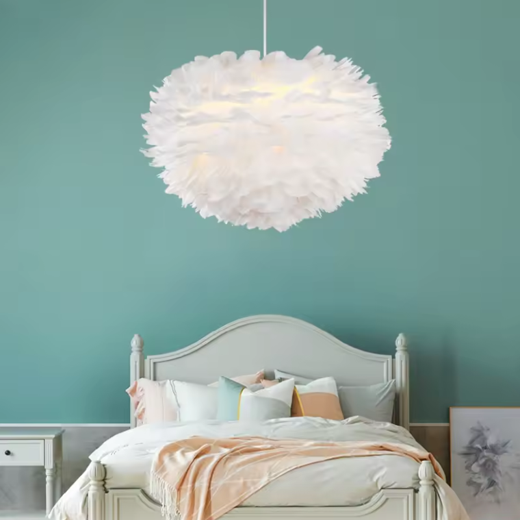 Lustră Tip Pendul cu Pene Albe, Stil Nordic, Diametru 35 cm, 3 Socluri E27, Design Elegant & Bohemien, Iluminat Interior Decorativ, Kivoo